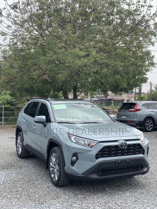 Toyota RAV4 XLE 2022 Teal