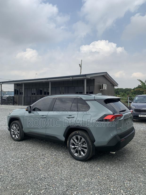 Toyota RAV4 XLE 2022 Teal