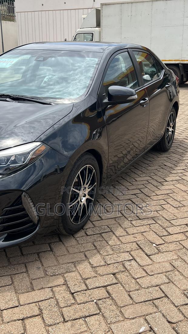 Toyota Corolla SE (1.8L 4cyl 6M) 2019 Matt Black