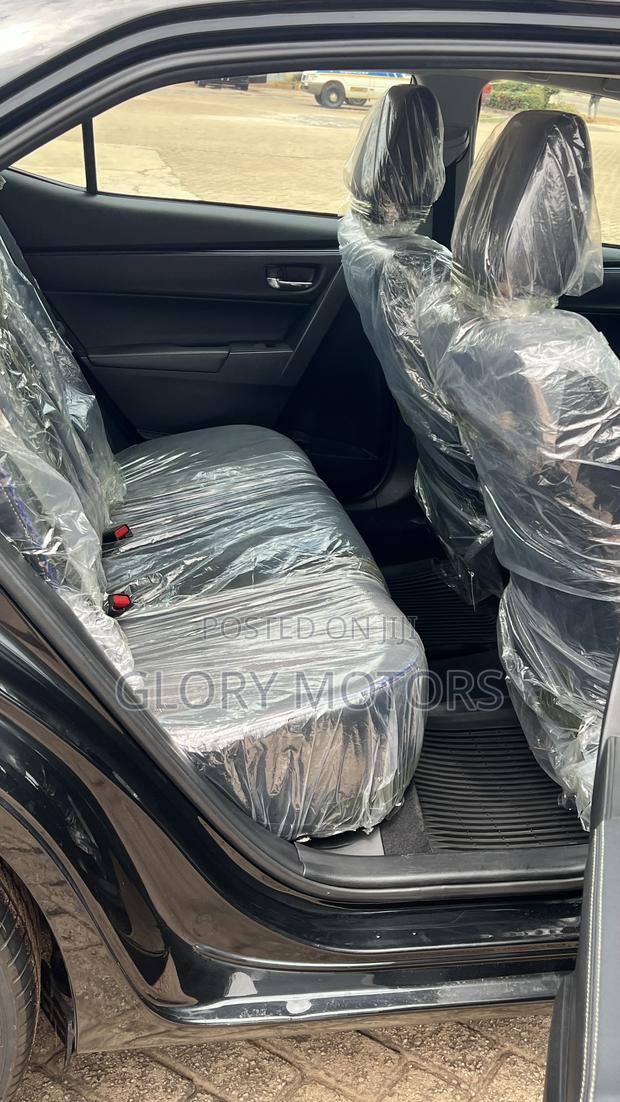 Toyota Corolla SE (1.8L 4cyl 6M) 2019 Matt Black