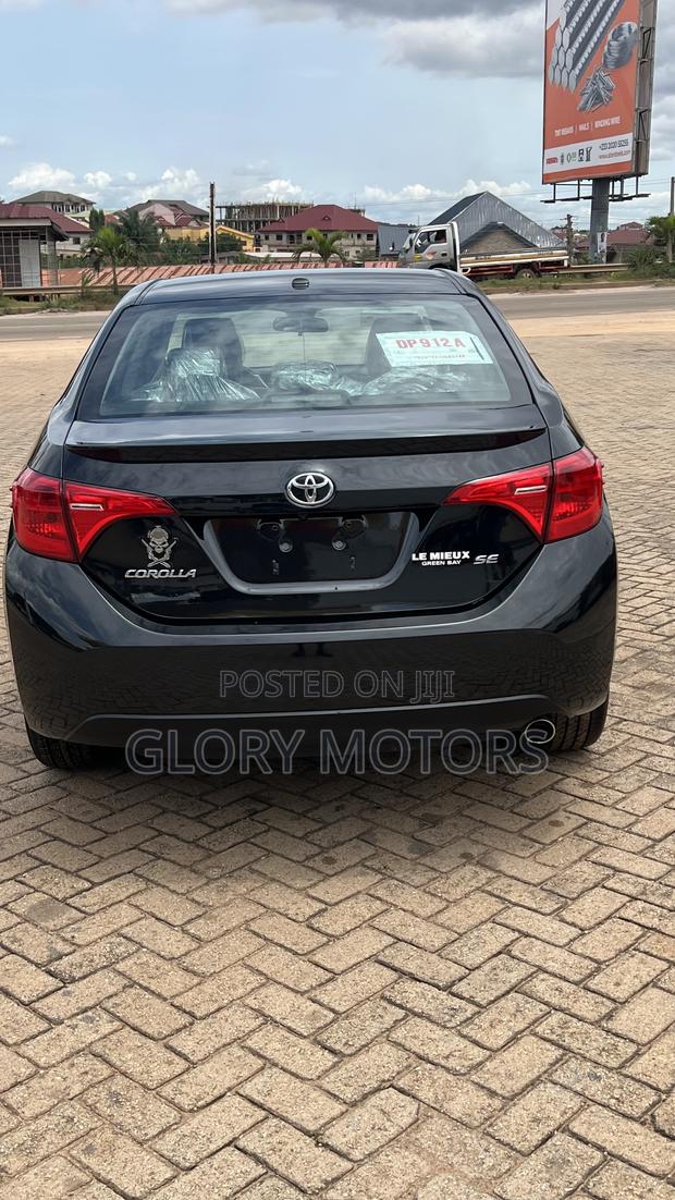 Toyota Corolla SE (1.8L 4cyl 6M) 2019 Matt Black