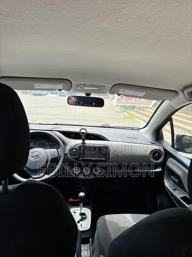 Toyota Yaris LE Hatchback 5dr 2015 Gray