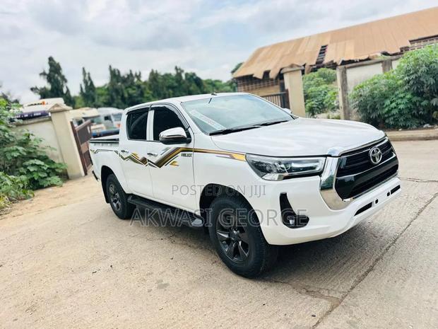 Toyota Hilux 2019 Pearl