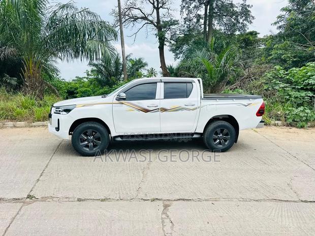 Toyota Hilux 2019 Pearl