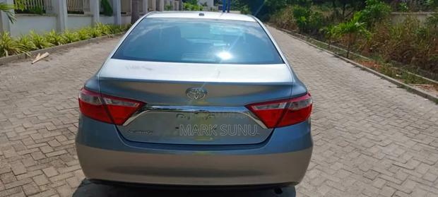 Toyota Camry LE 4dr Sedan (2.5L 4cyl 6A) 2016 Gray