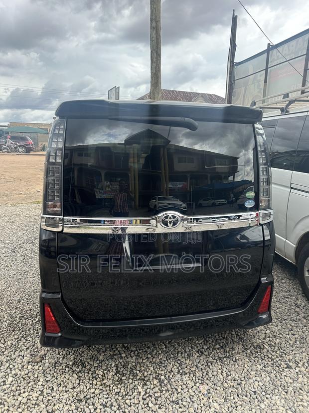 Toyota Voxy X 4WD 8-Seater 2015 Black