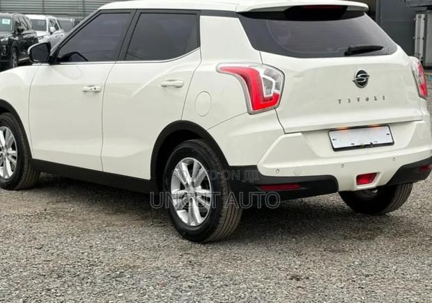 SsangYong Tivoli 2015 White