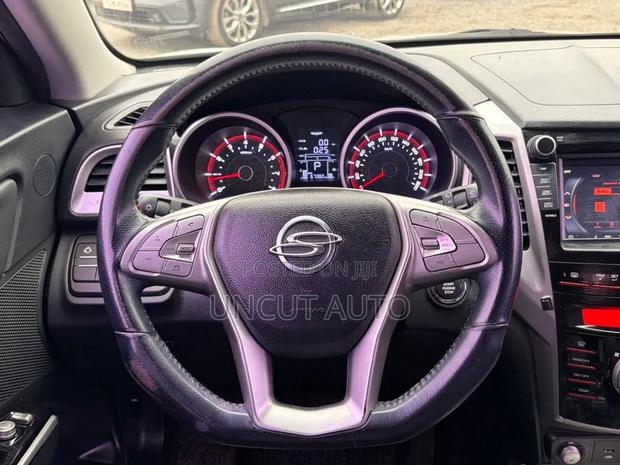 SsangYong Tivoli 2015 White