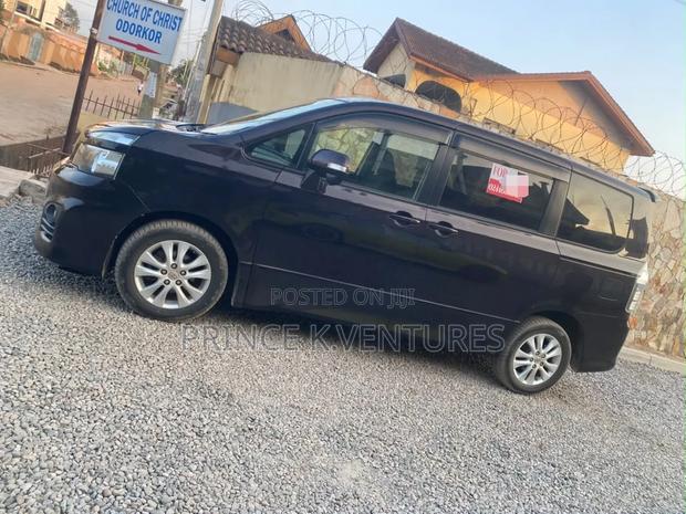 Toyota Voxy V 4WD 8-Seater 2013 Black