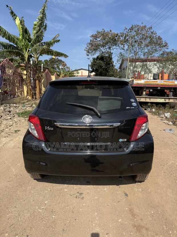 Toyota Vitz 1.3 FWD 5dr 2012 Black