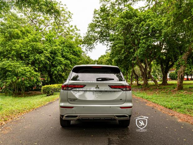 Mitsubishi Outlander 2022 White