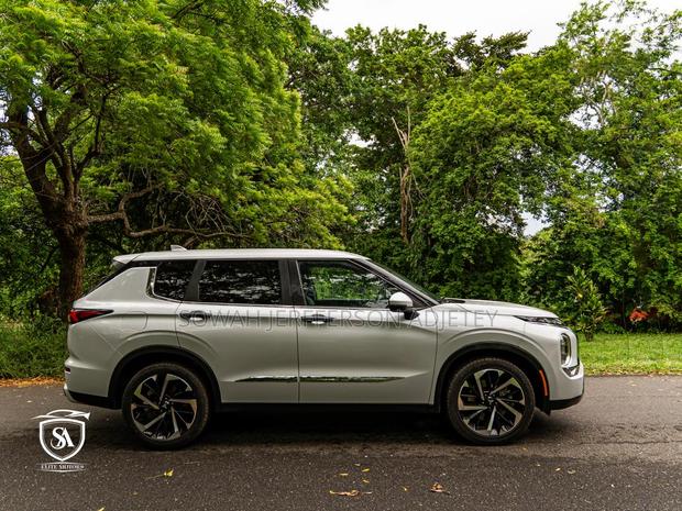 Mitsubishi Outlander 2022 White