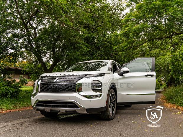 Mitsubishi Outlander 2022 White