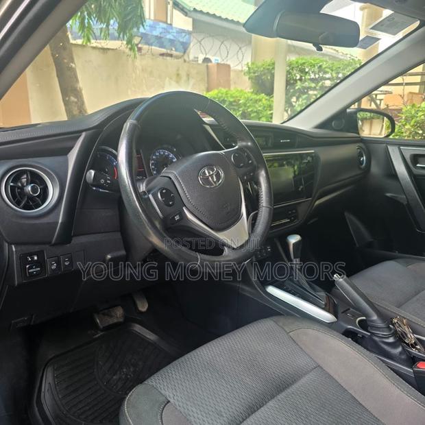 Toyota Corolla LE 4dr Sedan (1.8L 4cyl CVT) 2017 Brown