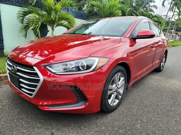 Hyundai Elantra SE Sedan FWD (2.0L 4cyl 6M) 2017 Red
