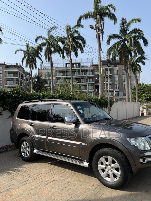 Mitsubishi Pajero V90 3.0 V6 GLS/GLX 2015 Brown