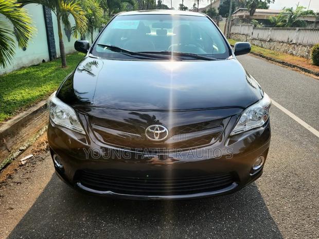 Toyota Corolla LE Special Edition 4dr Sedan (1.8L 4cyl 4A) 2013 Black