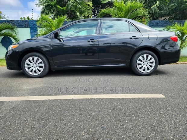 Toyota Corolla LE Special Edition 4dr Sedan (1.8L 4cyl 4A) 2013 Black