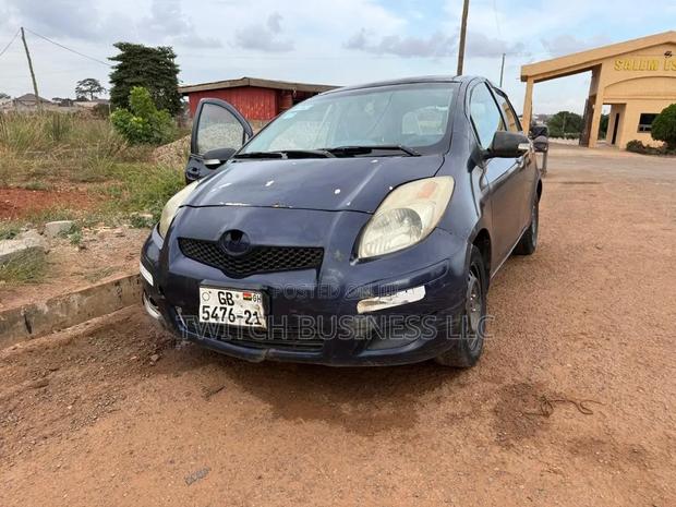 Toyota Vitz 2010 Blue