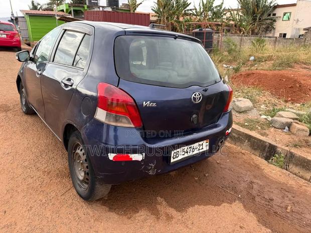 Toyota Vitz 2010 Blue