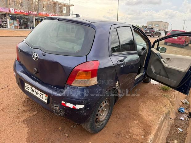 Toyota Vitz 2010 Blue