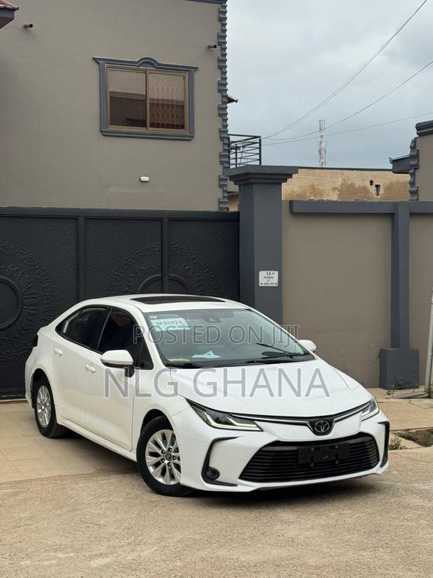 New Toyota Corolla 2022 White