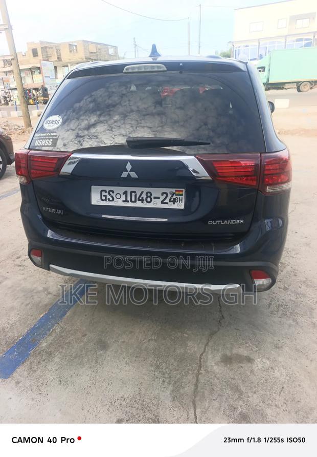 Mitsubishi Outlander 2017 Blue