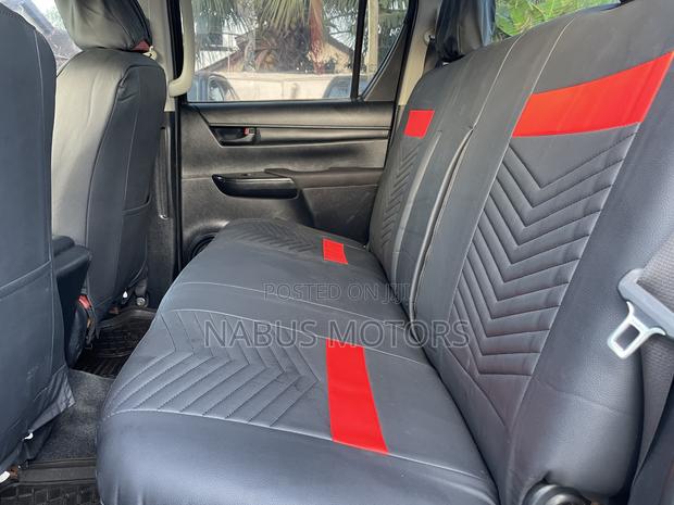 Toyota Hilux Rugged 4x4 2019 Black