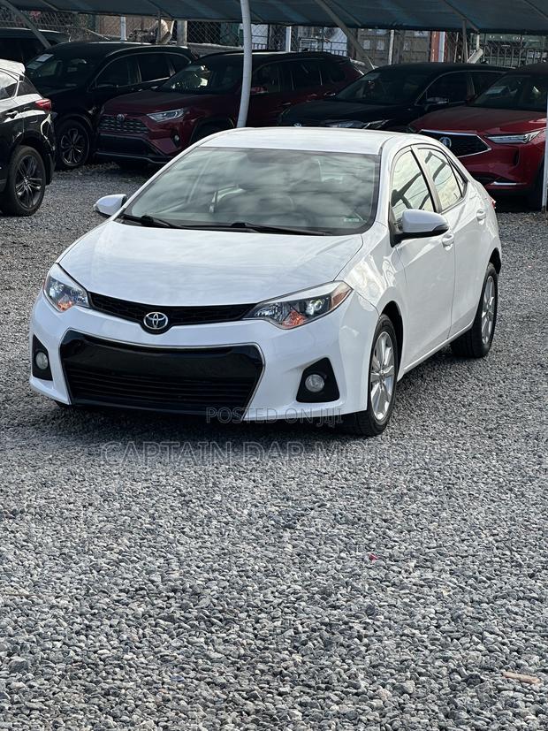 Toyota Corolla LE 4dr Sedan (1.8L 4cyl CVT) 2016 White