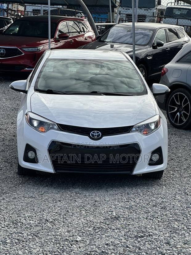 Toyota Corolla LE 4dr Sedan (1.8L 4cyl CVT) 2016 White
