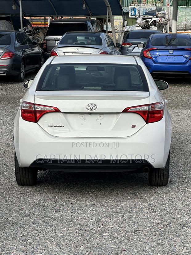 Toyota Corolla LE 4dr Sedan (1.8L 4cyl CVT) 2016 White
