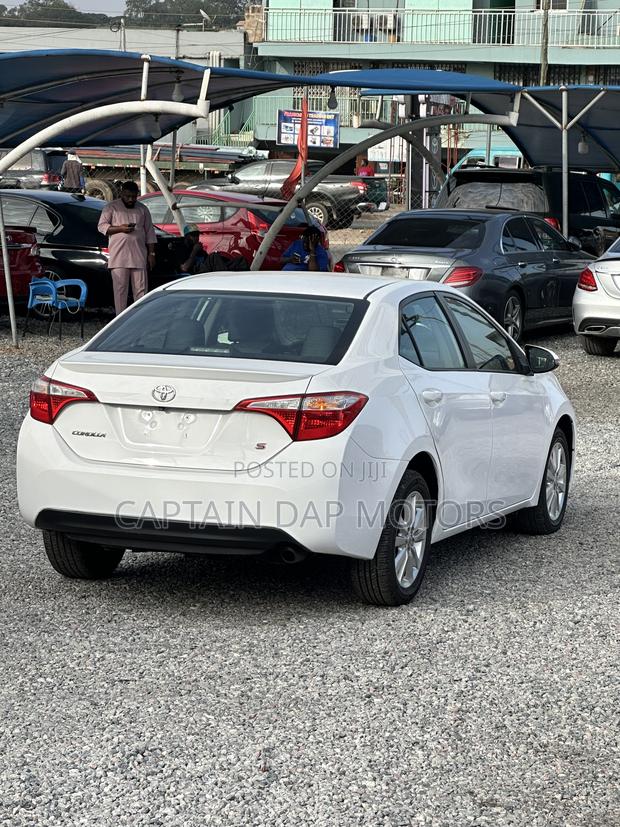 Toyota Corolla LE 4dr Sedan (1.8L 4cyl CVT) 2016 White