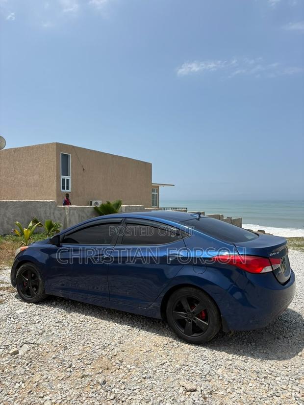 Hyundai Elantra Limited Sedan FWD (1.8L 4cyl 6A) 2013 Blue
