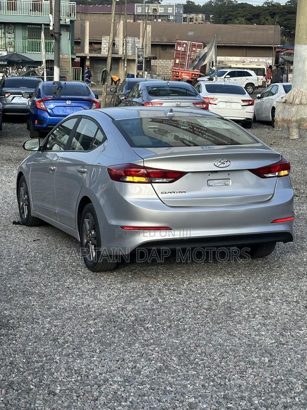 Hyundai Elantra 2017 Silver