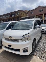 Toyota Voxy X 2WD 8-Seater 2013 White for sale