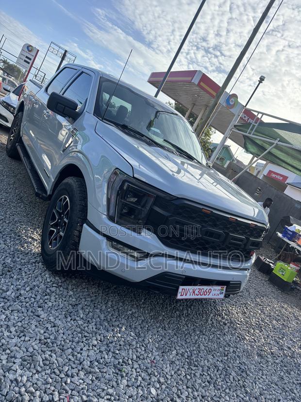 Ford F-150 XLT 2023 Silver