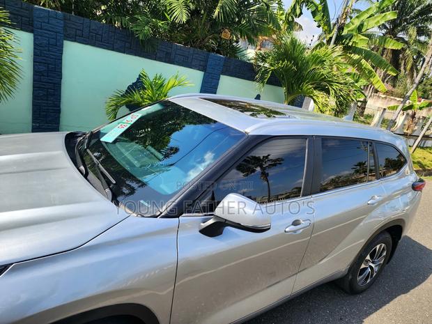 Toyota Highlander XLE AWD 2023 Gray