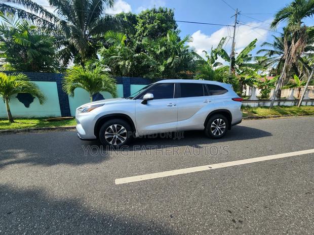 Toyota Highlander XLE AWD 2023 Gray