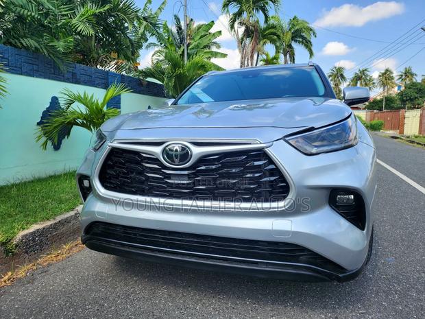 Toyota Highlander XLE AWD 2023 Gray