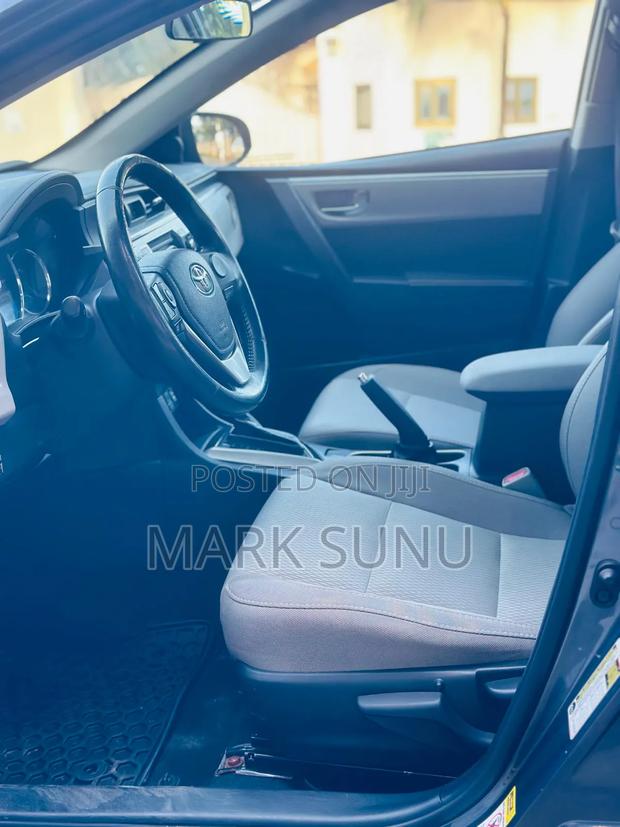 Toyota Corolla LE 4dr Sedan (1.8L 4cyl CVT) 2016 Gray