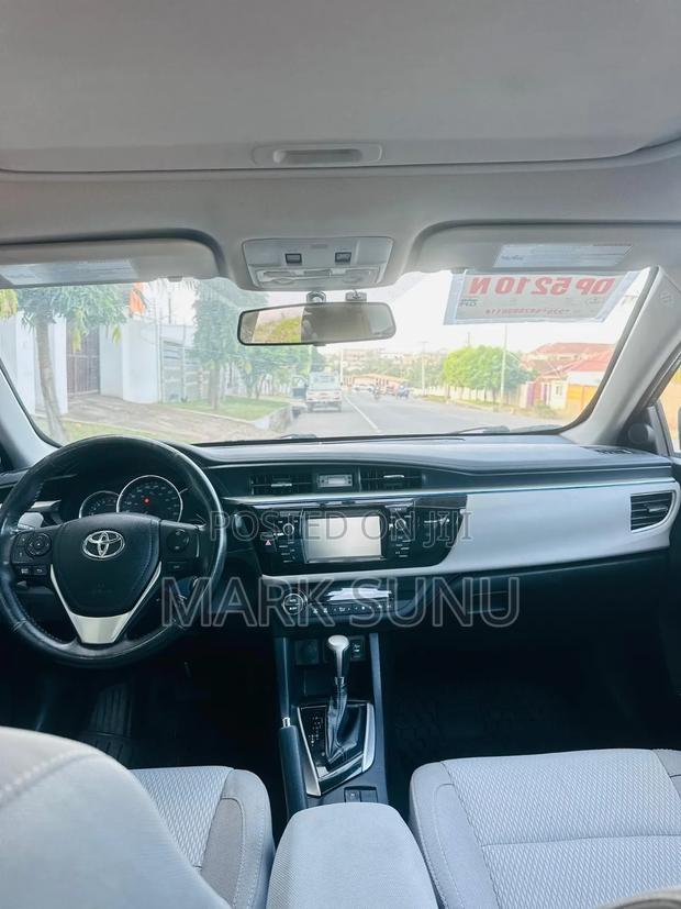 Toyota Corolla LE 4dr Sedan (1.8L 4cyl CVT) 2016 Gray