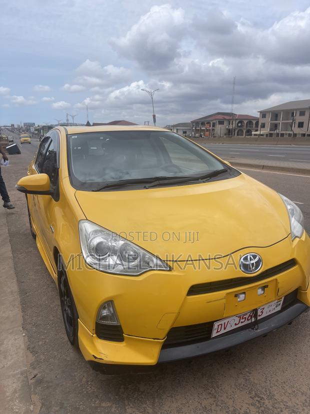 Toyota Aqua 2012 Yellow
