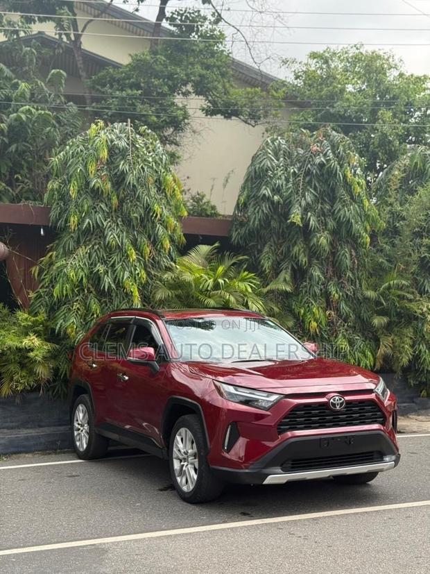 Toyota RAV4 XLE Premium 2022 Burgundy