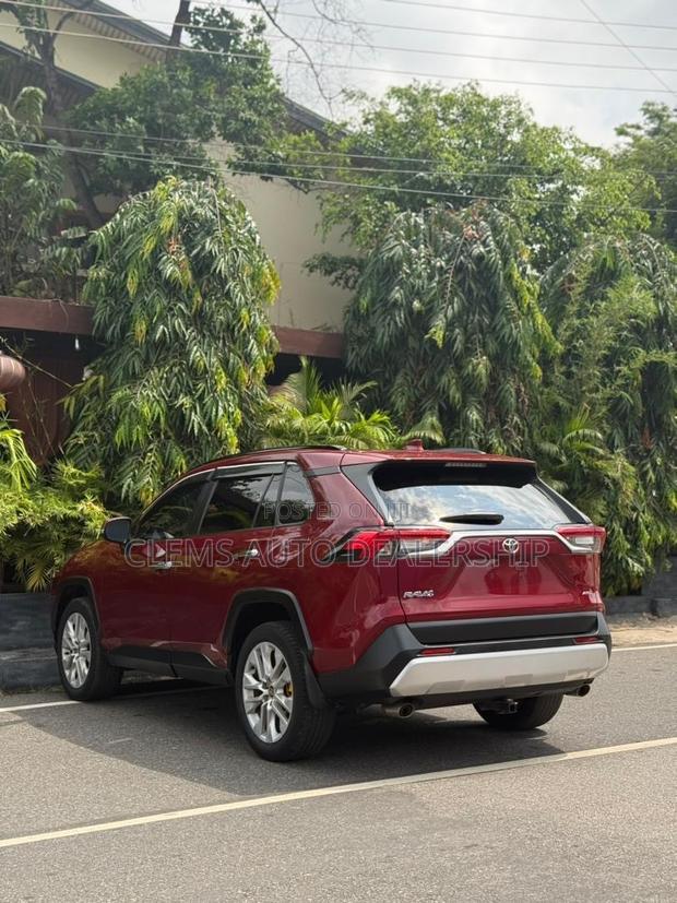 Toyota RAV4 XLE Premium 2022 Burgundy