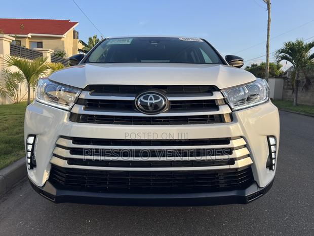 Toyota Highlander LE Plus 2019 White