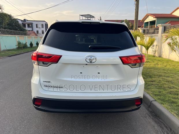 Toyota Highlander LE Plus 2019 White