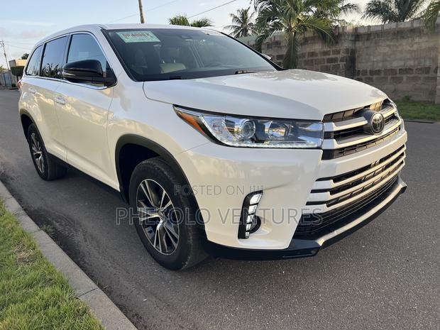 Toyota Highlander LE Plus 2019 White