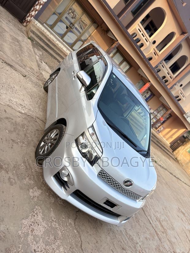Toyota Voxy V 4WD 8-Seater 2011 Silver