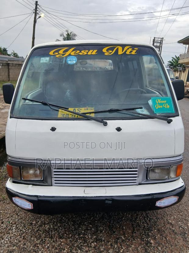 Nissan Caravan 2003 White