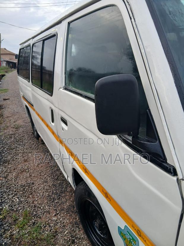 Nissan Caravan 2003 White